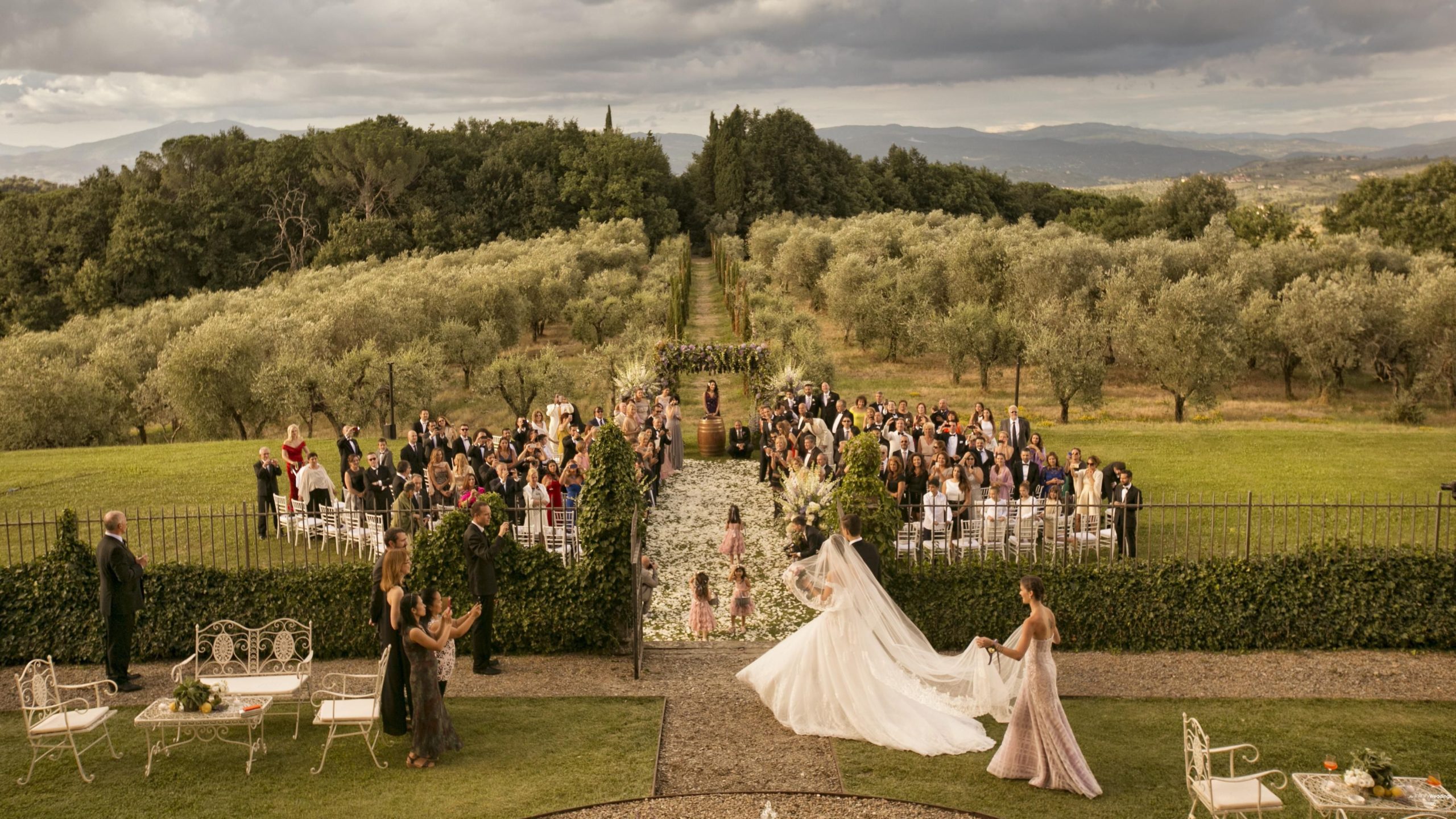 Matrimoni, quando si potranno celebrare: conviene rinviare?